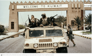 Marines americanos entrando en Kuwait City durante la Guerra del Golfo